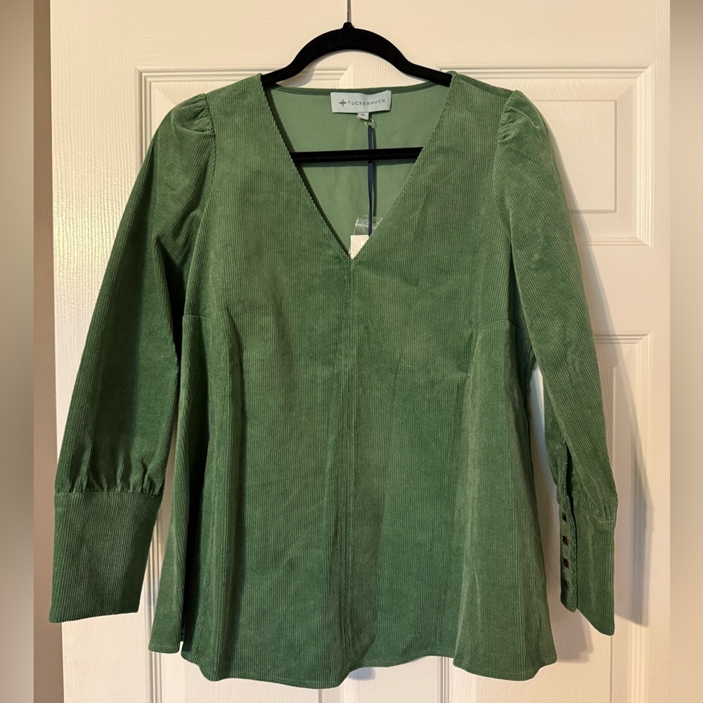 NWT Tuckernuck Green Corduroy V Neck Top
Size Medium - Picture 2 of 9